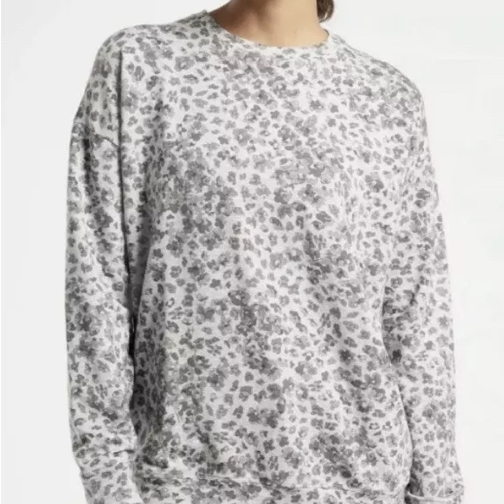 ATHLETA STUDIO‎ TO STREET SPLATTER SWEATSHIRT ANIMAL PATTERN SZ M GRAY PREOWNED - Picture 3 of 8